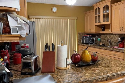 Condominio en venta en Hialeah, Florida, 2 dormitorios, 85.93 m2 № 2043915 - foto 4