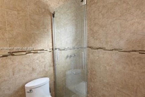 Condominio en venta en Hialeah, Florida, 2 dormitorios, 85.93 m2 № 2043915 - foto 7