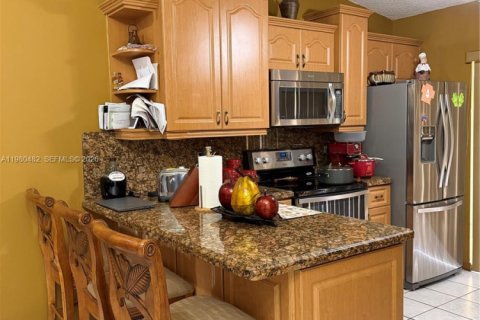Condominio en Hialeah, Florida, 2 dormitorios  № 2043915