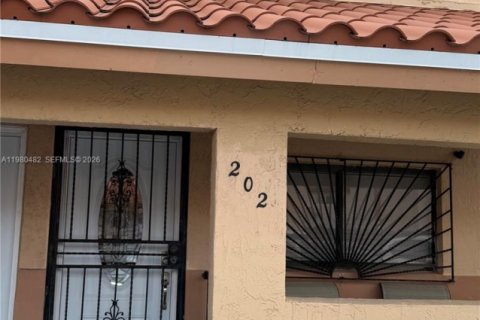 Condominio en venta en Hialeah, Florida, 2 dormitorios, 85.93 m2 № 2043915 - foto 2