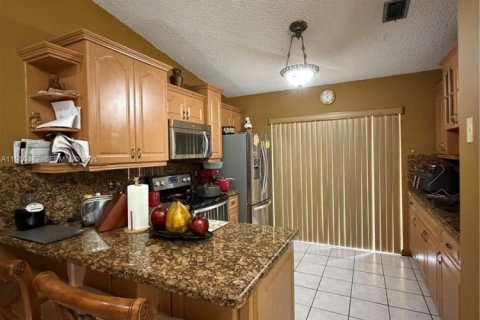 Condominio en venta en Hialeah, Florida, 2 dormitorios, 85.93 m2 № 2043915 - foto 3
