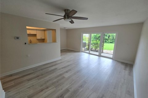 Condo in Saint Petersburg, Florida, 1 bedroom  № 1910789 - photo 5