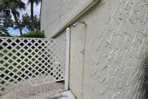 Condo in Saint Petersburg, Florida, 1 bedroom  № 1910789 - photo 25