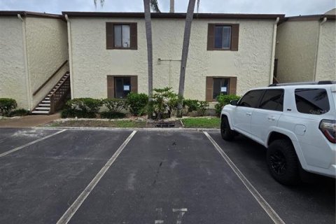 Condo in Saint Petersburg, Florida, 1 bedroom  № 1910789 - photo 1
