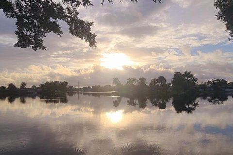 Condo à Pembroke Pines, Floride, 2 chambres  № 2434179