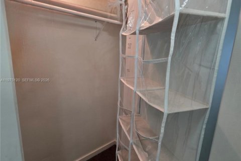 Condo in Miami Beach, Florida  № 2040024 - photo 26