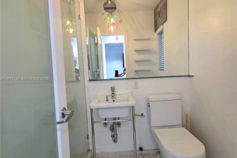 Condo in Miami Beach, Florida  № 2040024 - photo 13