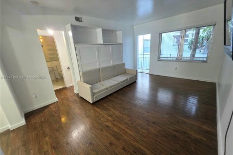 Condo in Miami Beach, Florida  № 2040024 - photo 10