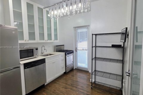 Condo in Miami Beach, Florida  № 2040024 - photo 20