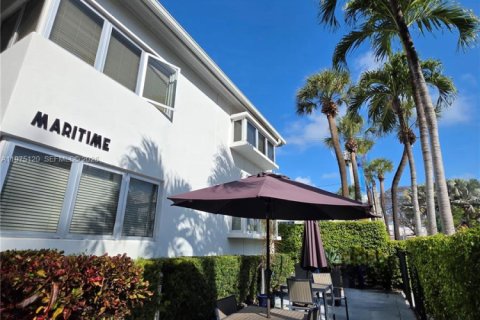 Condo in Miami Beach, Florida  № 2040024 - photo 5