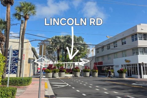 Condo in Miami Beach, Florida  № 2040024 - photo 4