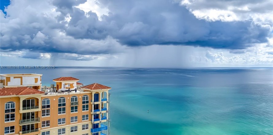 Condominio en Hallandale Beach, Florida, 1 dormitorio № 1890361