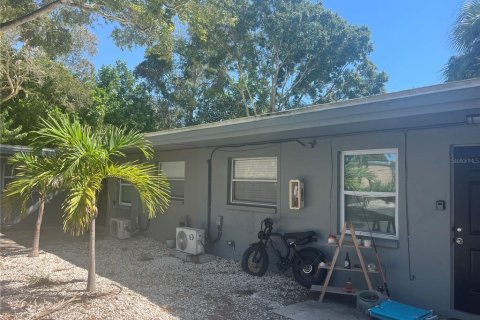 Commercial property in Largo, Florida 5 bedrooms, 218.69 sq.m. № 2235338 - photo 15