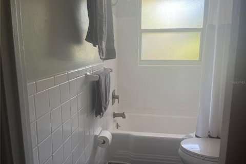 Commercial property in Largo, Florida 5 bedrooms, 218.69 sq.m. № 2235338 - photo 9