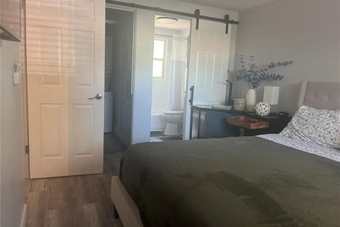 Commercial property in Largo, Florida 5 bedrooms, 218.69 sq.m. № 2235338 - photo 6