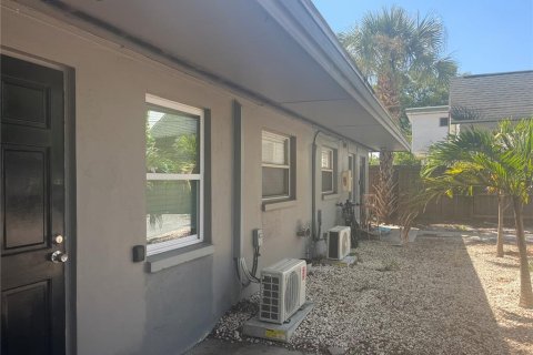 Commercial property in Largo, Florida 5 bedrooms, 218.69 sq.m. № 2235338 - photo 14