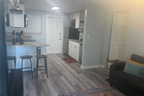 Commercial property in Largo, Florida 5 bedrooms, 218.69 sq.m. № 2235338 - photo 3