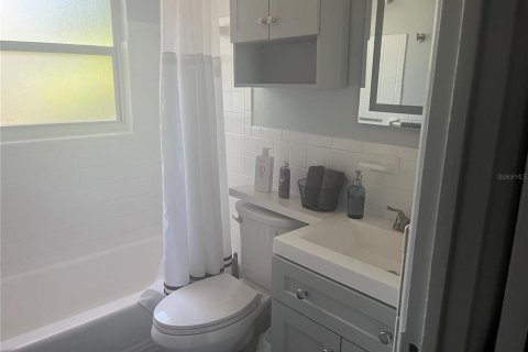 Commercial property in Largo, Florida 5 bedrooms, 218.69 sq.m. № 2235338 - photo 11
