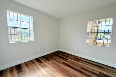 Снять в аренду виллу или дом в Майами, Флорида 2 спальни, 250.84м2, № 1984407 - фото 24