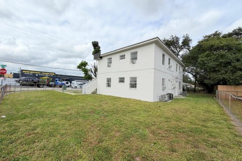 Villa ou maison à louer à Miami, Floride: 2 chambres, 250.84 m2 № 1984407 - photo 28