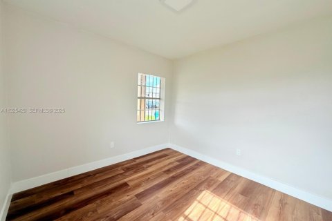 Снять в аренду виллу или дом в Майами, Флорида 2 спальни, 250.84м2, № 1984407 - фото 21