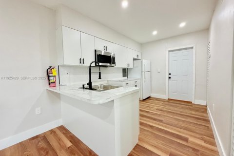 Снять в аренду виллу или дом в Майами, Флорида 2 спальни, 250.84м2, № 1984407 - фото 4