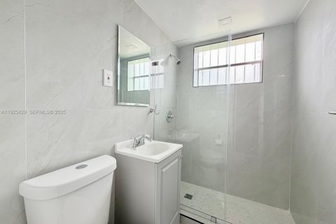 Снять в аренду виллу или дом в Майами, Флорида 2 спальни, 250.84м2, № 1984407 - фото 17