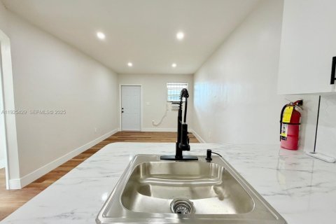 Снять в аренду виллу или дом в Майами, Флорида 2 спальни, 250.84м2, № 1984407 - фото 16