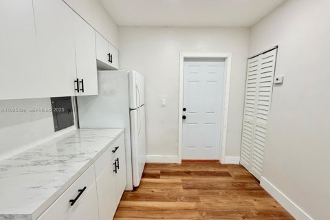 Снять в аренду виллу или дом в Майами, Флорида 2 спальни, 250.84м2, № 1984407 - фото 10