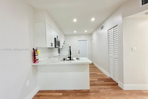 Снять в аренду виллу или дом в Майами, Флорида 2 спальни, 250.84м2, № 1984407 - фото 5