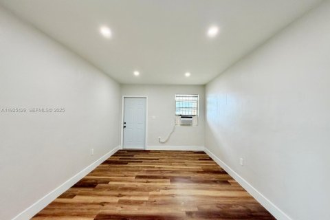 Снять в аренду виллу или дом в Майами, Флорида 2 спальни, 250.84м2, № 1984407 - фото 9