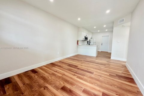 Снять в аренду виллу или дом в Майами, Флорида 2 спальни, 250.84м2, № 1984407 - фото 1