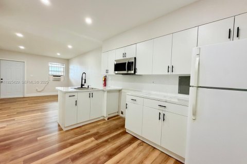 Снять в аренду виллу или дом в Майами, Флорида 2 спальни, 250.84м2, № 1984407 - фото 7