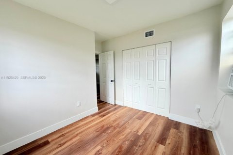 Снять в аренду виллу или дом в Майами, Флорида 2 спальни, 250.84м2, № 1984407 - фото 14