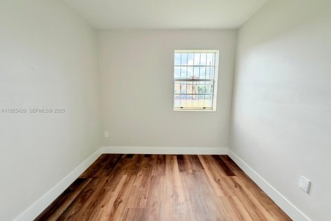 Снять в аренду виллу или дом в Майами, Флорида 2 спальни, 250.84м2, № 1984407 - фото 12