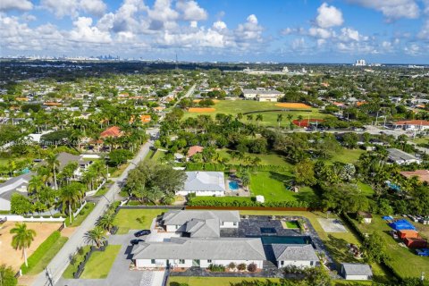 Villa ou maison à vendre à Miami, Floride: 6 chambres № 1966485 - photo 6
