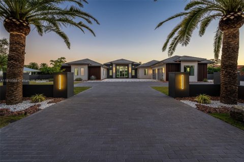 Villa ou maison à vendre à Miami, Floride: 6 chambres № 1966485 - photo 26