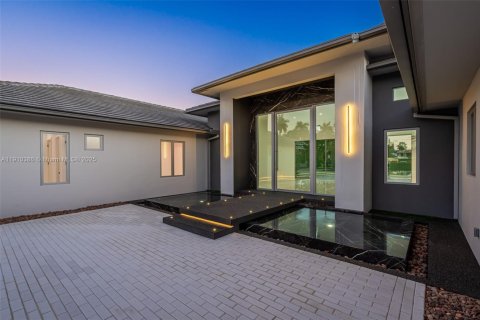 Villa ou maison à vendre à Miami, Floride: 6 chambres № 1966485 - photo 22