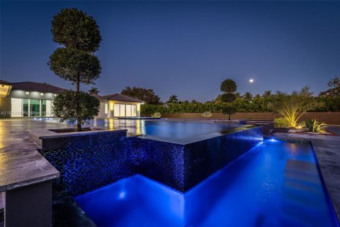 Villa ou maison à vendre à Miami, Floride: 6 chambres № 1966485 - photo 13