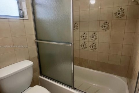Condo in Miami, Florida, 3 bedrooms  № 1888926 - photo 17