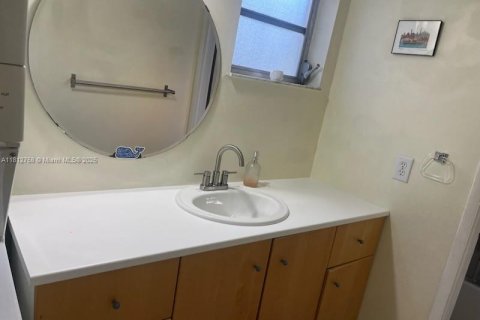 Condo in Miami, Florida, 3 bedrooms  № 1888926 - photo 16