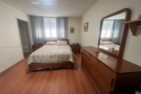 Condo in Miami, Florida, 3 bedrooms  № 1888926 - photo 14