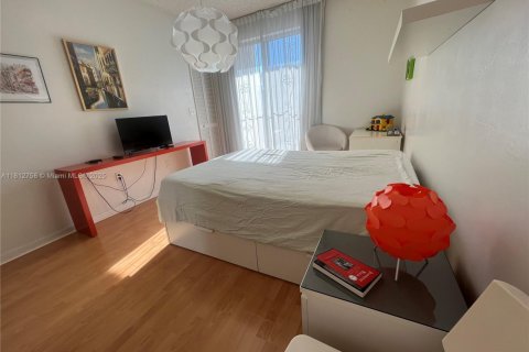 Condo in Miami, Florida, 3 bedrooms  № 1888926 - photo 12