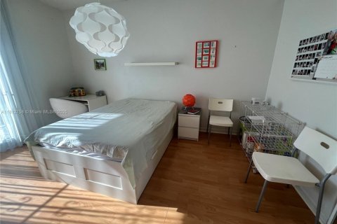 Condo in Miami, Florida, 3 bedrooms  № 1888926 - photo 11