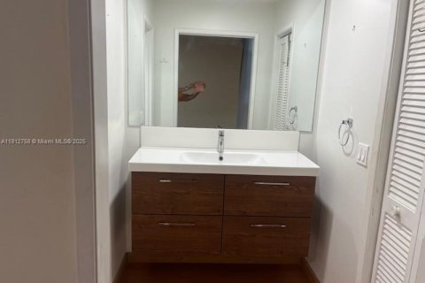 Condo in Miami, Florida, 3 bedrooms  № 1888926 - photo 10