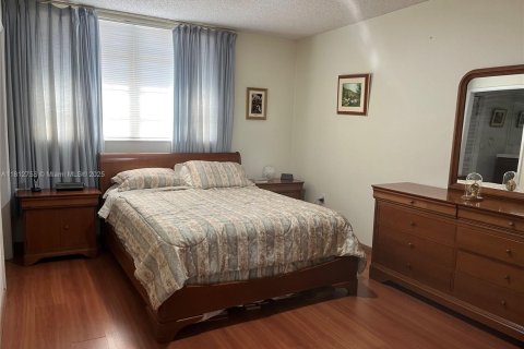 Condo in Miami, Florida, 3 bedrooms  № 1888926 - photo 8