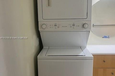 Condo in Miami, Florida, 3 bedrooms  № 1888926 - photo 15