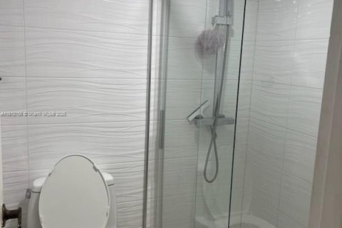 Condo in Miami, Florida, 3 bedrooms  № 1888926 - photo 9