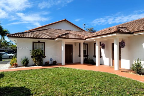 Дом в Хайалиа, Флорида 3 спальни, 255.48м2 № 2005563