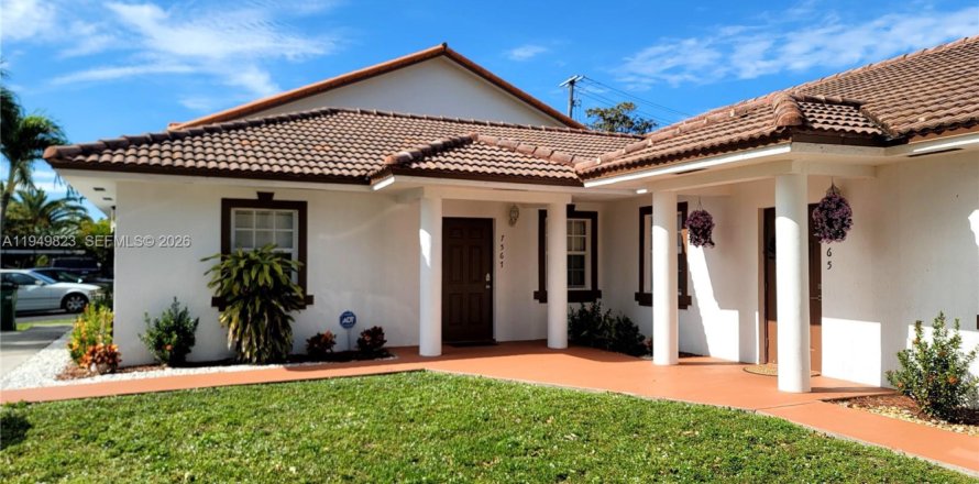 Дом в Хайалиа, Флорида 3 спальни, 255.48м2 № 2005563